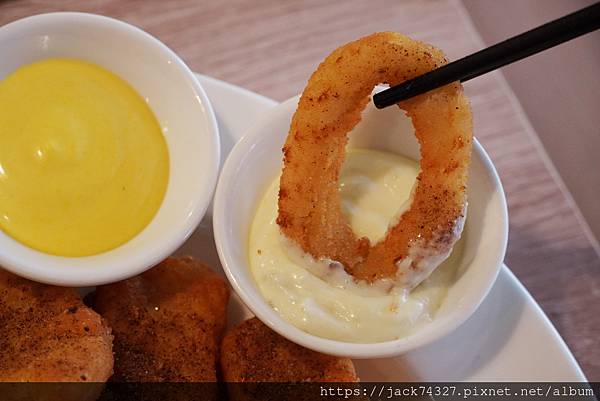 {台中美食}鈞泓家-嶺東店/南屯嶺東必吃早午餐/宵夜店，超狂