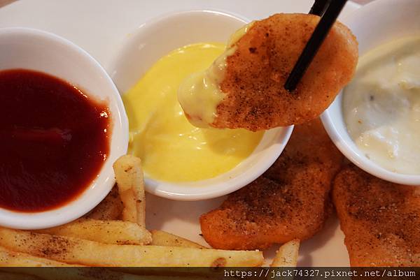 {台中美食}鈞泓家-嶺東店/南屯嶺東必吃早午餐/宵夜店，超狂