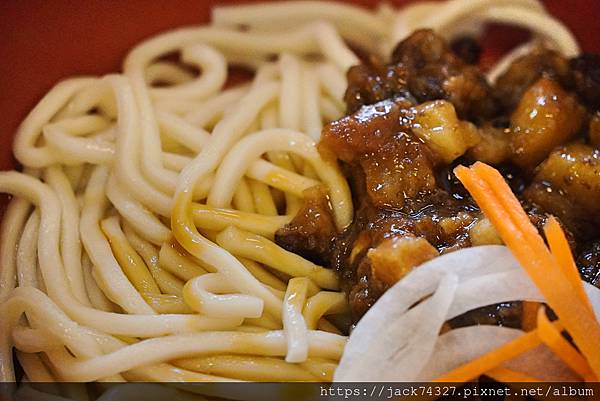 {台北美食}北大荒水餃店/一顆9元巨無霸水餃，吃6顆就超飽，