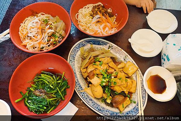 {台北美食}北大荒水餃店/一顆9元巨無霸水餃，吃6顆就超飽，