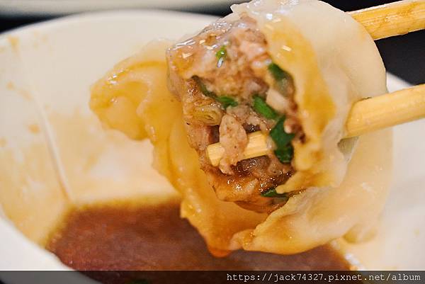 {台北美食}北大荒水餃店/一顆9元巨無霸水餃，吃6顆就超飽，