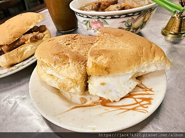 {澳門美食}路環漢記咖啡,隱身在廢棄船廠的神秘咖啡店,超推豬 {澳門美食}路環漢記咖啡,隱身在廢棄船廠的神秘咖啡店,超推豬