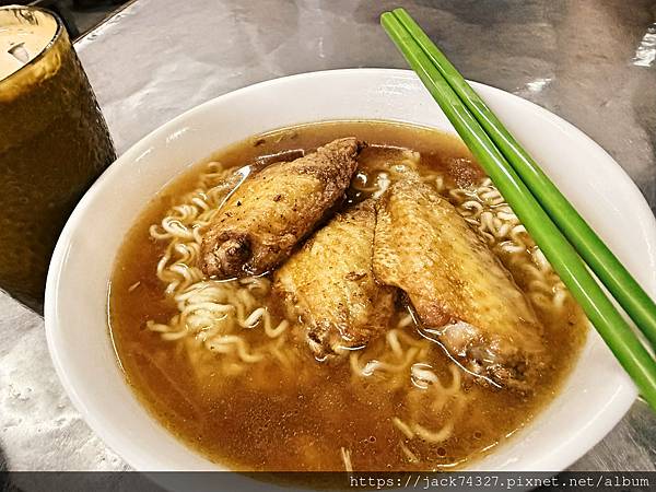 {澳門美食}路環漢記咖啡,隱身在廢棄船廠的神秘咖啡店,超推豬 {澳門美食}路環漢記咖啡,隱身在廢棄船廠的神秘咖啡店,超推豬