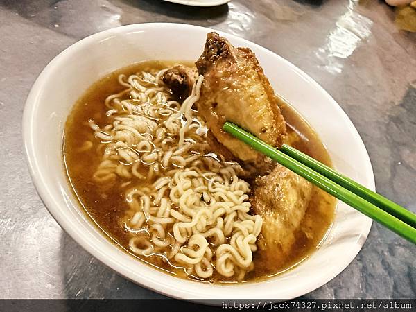 {澳門美食}路環漢記咖啡,隱身在廢棄船廠的神秘咖啡店,超推豬 {澳門美食}路環漢記咖啡,隱身在廢棄船廠的神秘咖啡店,超推豬