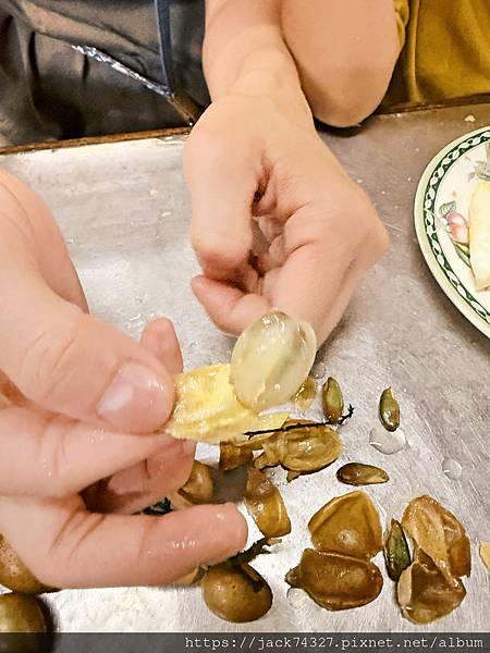 {澳門美食}路環漢記咖啡,隱身在廢棄船廠的神秘咖啡店,超推豬 {澳門美食}路環漢記咖啡,隱身在廢棄船廠的神秘咖啡店,超推豬