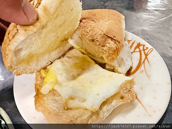 {澳門美食}路環漢記咖啡,隱身在廢棄船廠的神秘咖啡店,超推豬 {澳門美食}路環漢記咖啡,隱身在廢棄船廠的神秘咖啡店,超推豬