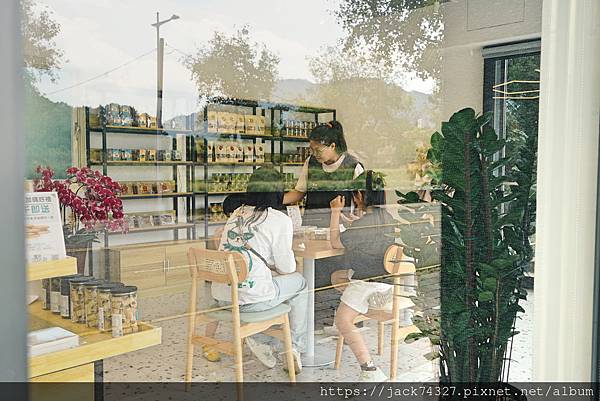 {桃園美食}Soyue層玥 千層酥燒菓子大溪伴手禮盒專賣店海 {桃園美食}Soyue層玥 千層酥燒菓子大溪伴手禮盒專賣店海