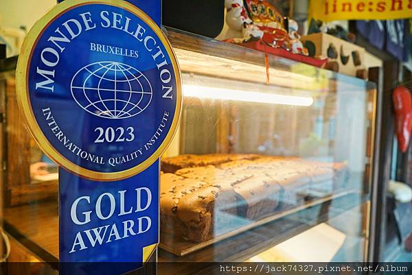 {新北美食}三峽老街必買伴手禮：初蛋糕」使用履歷紅仁蛋＋非基