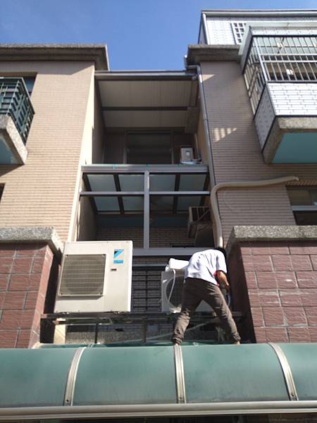 DSC_2075.jpg DSC_2075.jpg