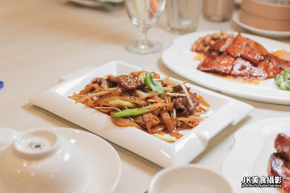 【台中西區】龍富貴茶餐廳 | 美味的港式料理，脆皮雞的雞皮酥