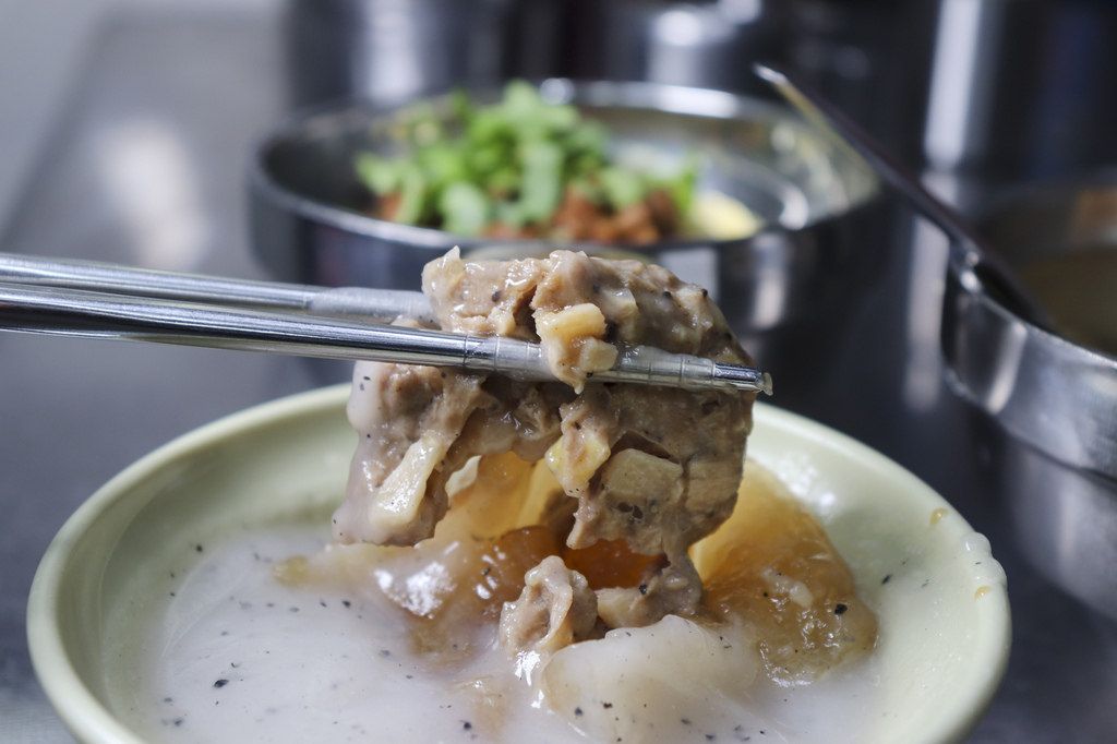 【台中 東區】肉丸郭 | 台中火車站附近，巷弄裡的小吃店，平