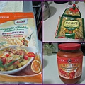 04焗烤螺旋麵材料~螺旋麵+義大利麵醬+起司乳酪絲條.jpg