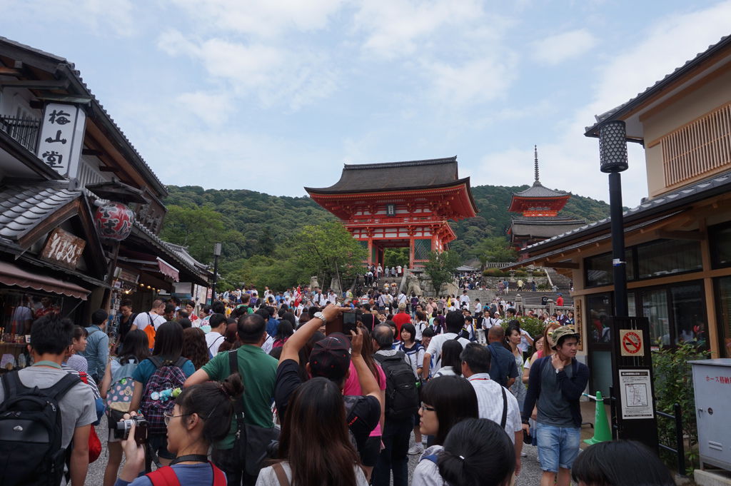 08第一站京都清水寺人山人海.JPG