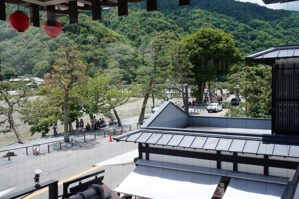 15在餐廳裡可隱約看到'嵐山渡月橋'.JPG 15在餐廳裡可隱約看到'嵐山渡月橋'.JPG