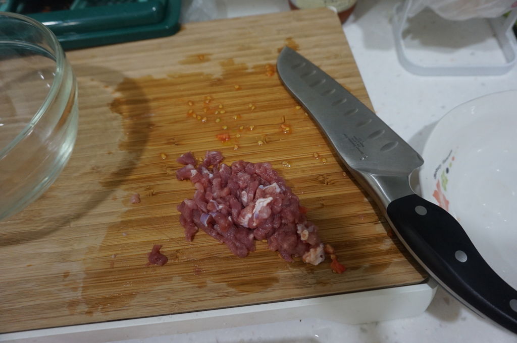 05肉絲切丁~市場買絞肉更好.JPG 05肉絲切丁~市場買絞肉更好.JPG