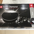 03盒裝~康寧Swiss Diamond XD 瑞仕鑽石鍋 28CM圓形深煎鍋.JPG