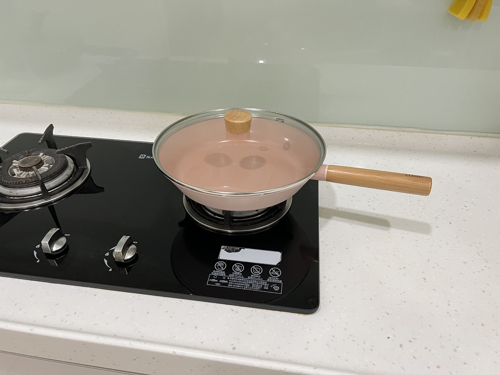 07新鍋上瓦斯爐的樣子.JPG 07新鍋上瓦斯爐的樣子.JPG