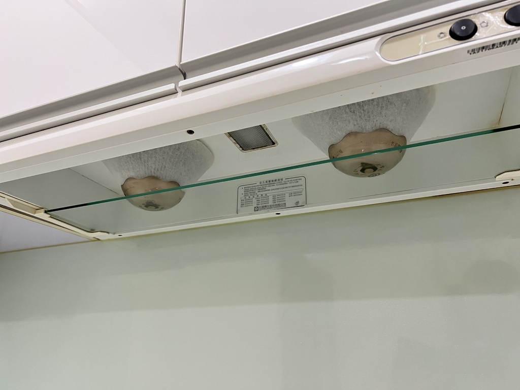 01廚房抽油煙機加裝澺網.JPG