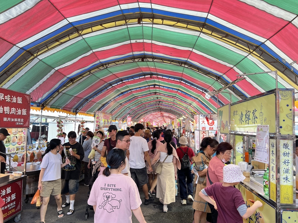 14其他攤位~人朝也是很多.JPG