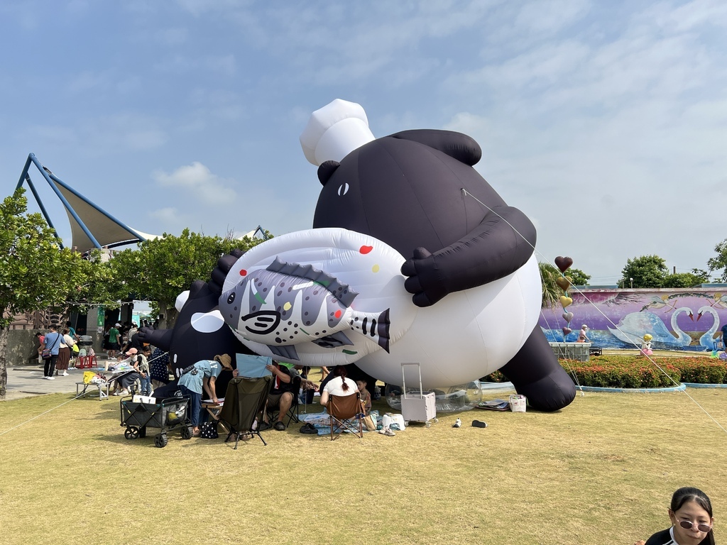 19大型充氣玩偶~馬來貘.JPG