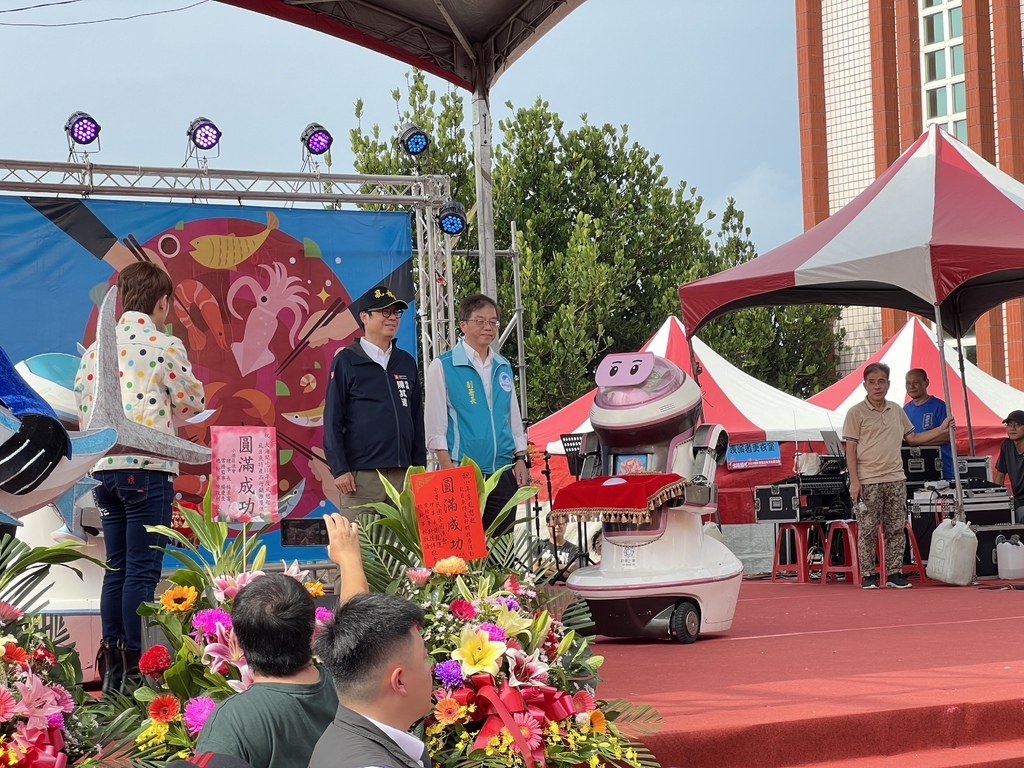 02這次舞台亮點~機器人助陣開幕儀式.JPG