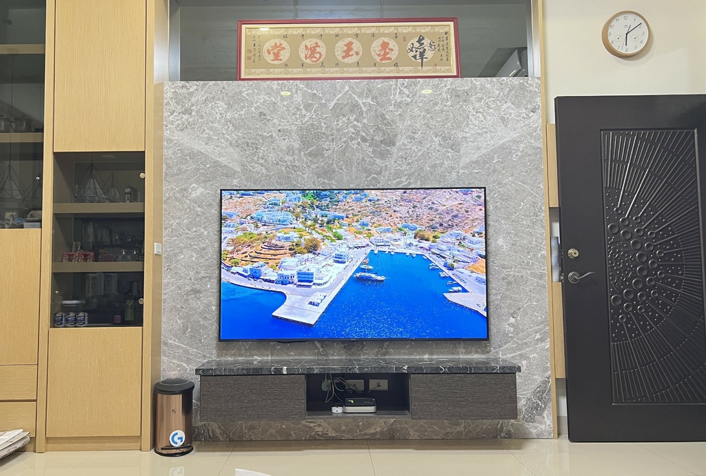 11安裝完成~75吋新電視直掛上電視牆(20251010拍攝).JPG