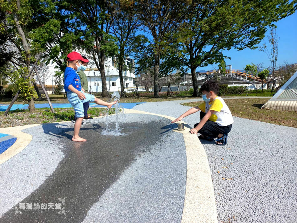 2022 台北特色公園-迪化休閒運動公園-台北玩水景點 (11).jpg