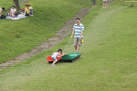 1040530福德坑滑草場23