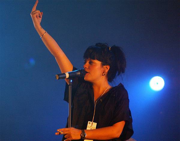 Lily_Allen_@_Solidays_2007.jpg