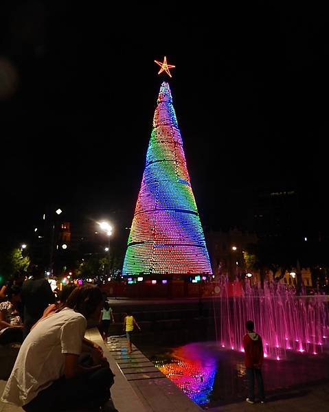 Victoria_Square_Christmas_tree