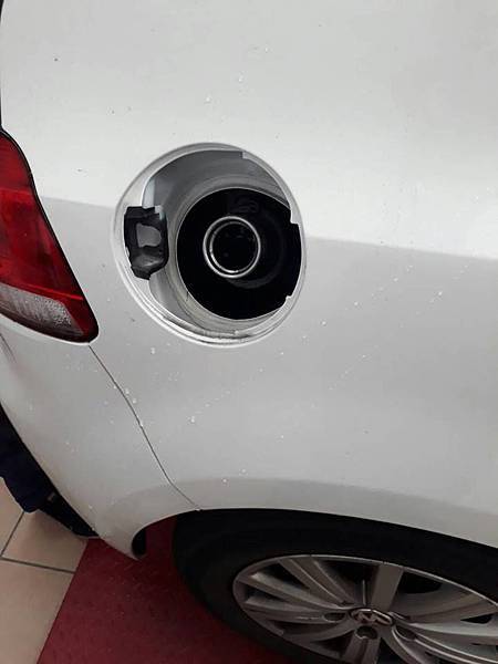 福斯GOLF 6 油箱蓋打不開 ( 台中VAG 彰化VAG 