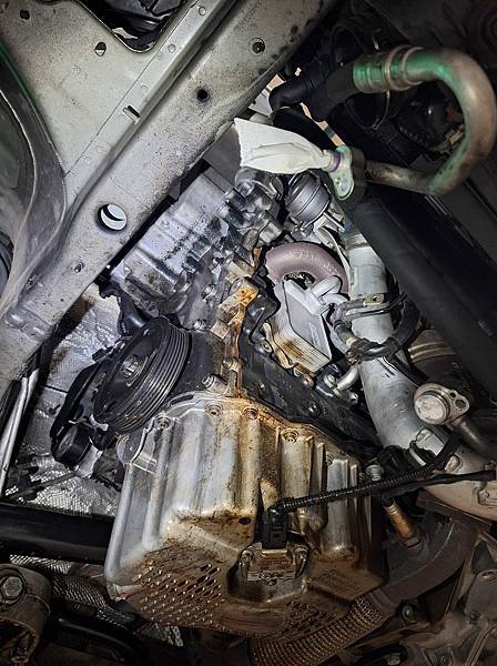 福斯TIGUAN 水泵浦更換 正時側蓋漏油 凸輪軸電磁閥漏油