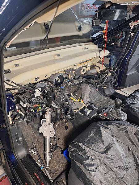 福斯TOURAN 冷氣不冷 蒸發器 冷媒量不足 壓縮機 蒸