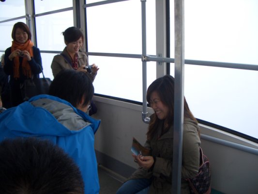 八甲山纜車上NHK採訪-1.JPG