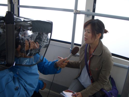 八甲山纜車上NHK採訪-3.JPG