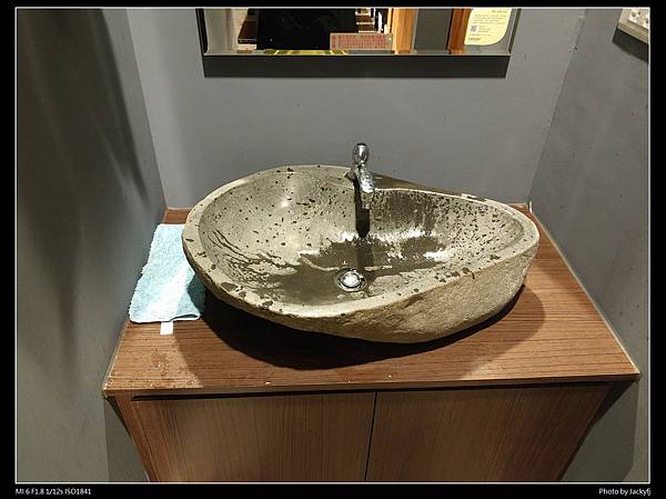 IMG_20180908_194055_HHT.jpg IMG_20180908_194055_HHT.jpg