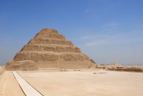 埃及旅行_第一座金字塔