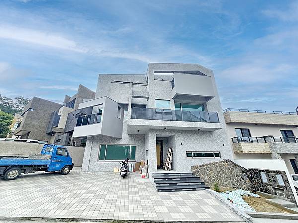 近園區【愛迪生山莊】角間獨棟別墅 近園區【愛迪生山莊】角間獨棟別墅