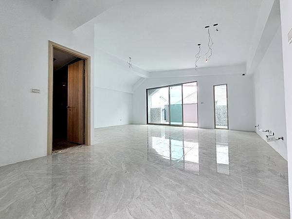 近園區【愛迪生山莊】角間獨棟別墅 近園區【愛迪生山莊】角間獨棟別墅