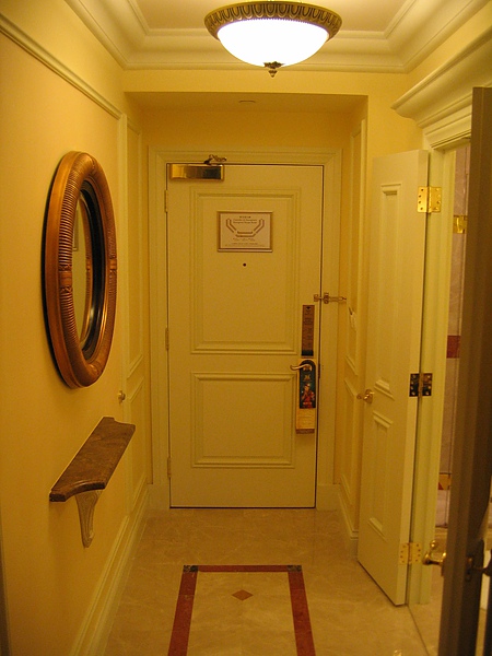 The entry door of our room in Venetian.