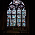 聖母院的彩繪玻璃