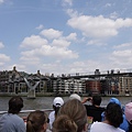 倫敦千禧橋。坐船遊泰晤士河