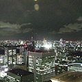 中間金色的那根就是東京鐵塔啦