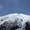 在富士山五合目仰望富士山