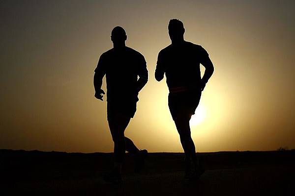 runners-635906_640 skeeze runners-635906_640 skeeze