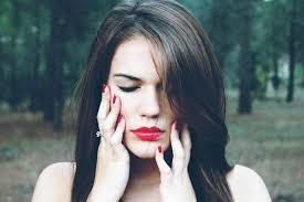 「woman worried alone woods」的圖片搜尋結果