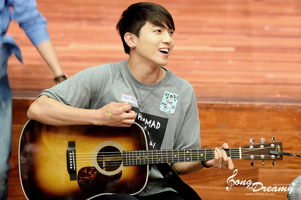 49R9wJG.jpg 49R9wJG.jpg