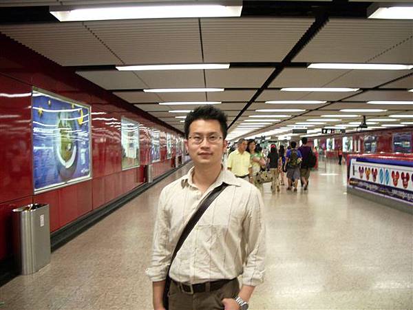 2005-10-01 HK 香港地鐵中環站