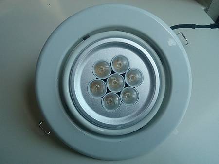 LED燈具、傳統燈具、各式燈具、燈泡、燈管...等，有圖片相