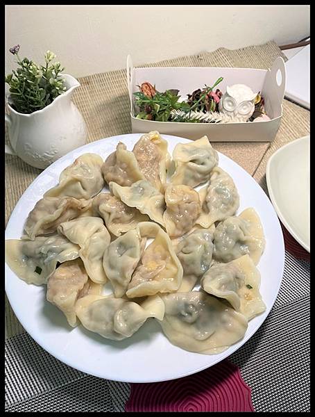 小伍妹麻辣涼麵 - 手工冷凍水餃🥟升級上市-宅在家的備糧超方便的水餃一定要的啊!